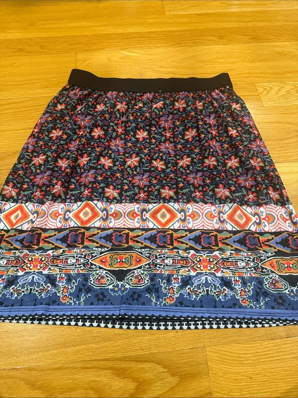 NWT San Francisco women’s midi skirt with multicolored pattern size medium. - Image 5
