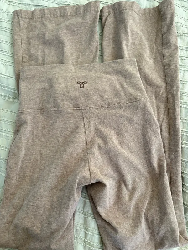 TNA Aritzia Leggings Flare - Image 3