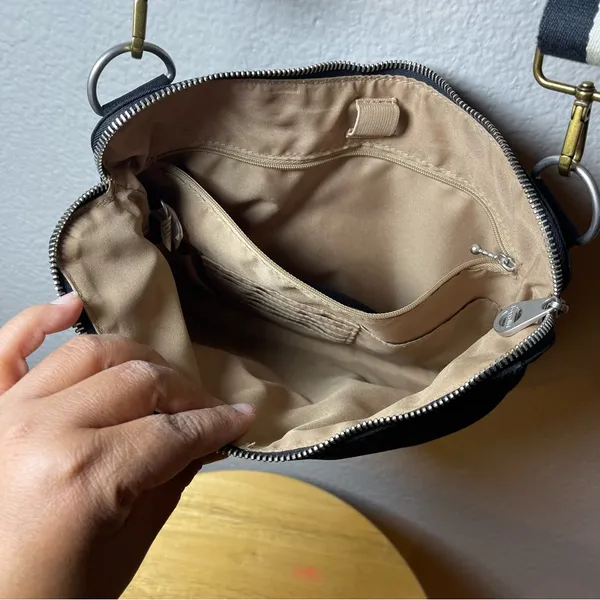 Baggallini Rio Crossbody Bag - Image 4