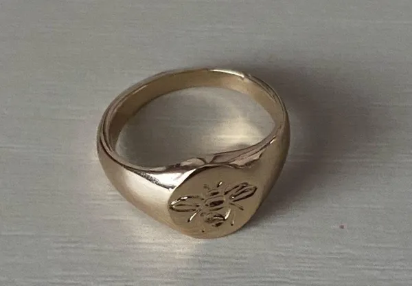 Madewell NWOT  gold chunky bee ring - Image 2