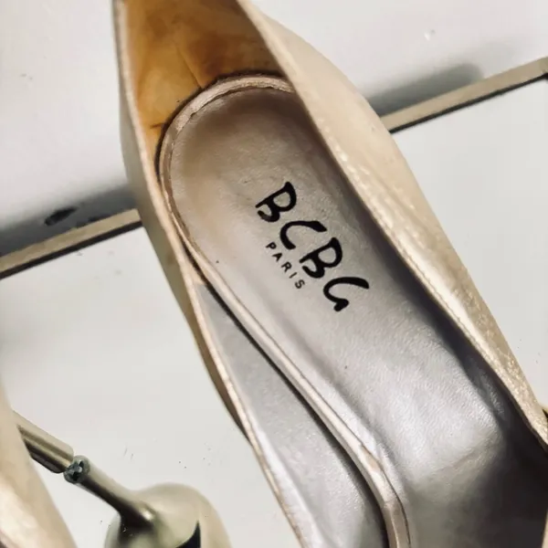 BCBG Gold Women's Metallic Heel Shoes Size 9 - Image 5