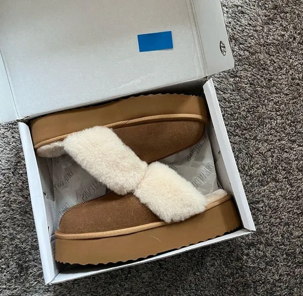 Dream Paris NWOT Faux Fur Brown and Tan Platform Slippers with Box - Image 3