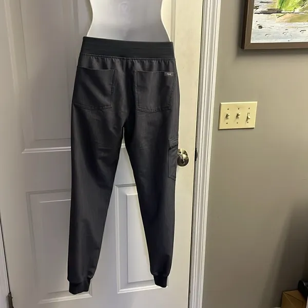 FIGS Heather Grey High Waisted Jogger Medical Scrub Pull-On Cargo Pant PO3743-XS - Image 9