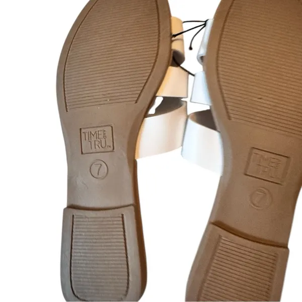 Time and Tru Women's White Slide Sandals With Gold Details Sz 7 NWT - Image 9