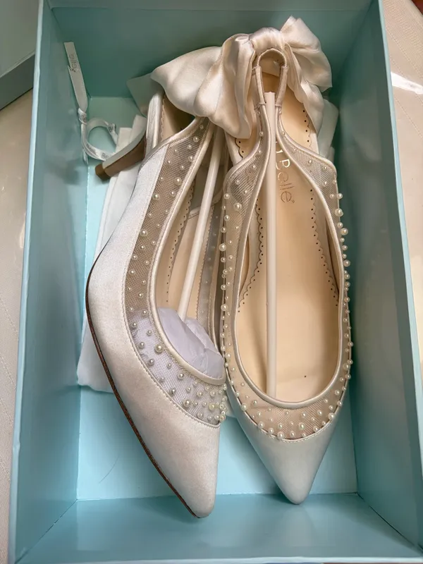 Bella Belle White Satin Heels Size 7.5 - Image 2