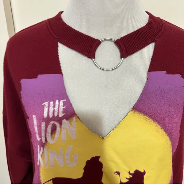 5/$30 🎈 Disney the lion king XL choker style sweatshirt - Image 3