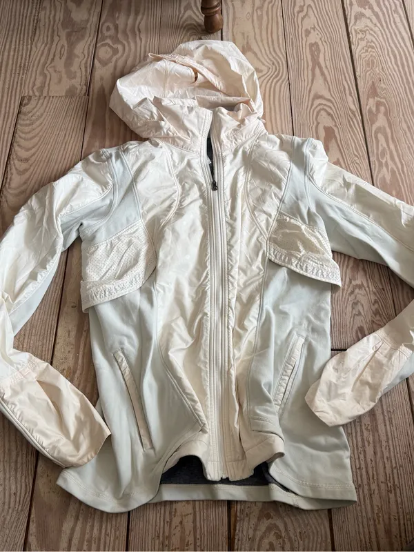 Lululemon Kanto Catch Me Run Jacket size 10 - Image 2