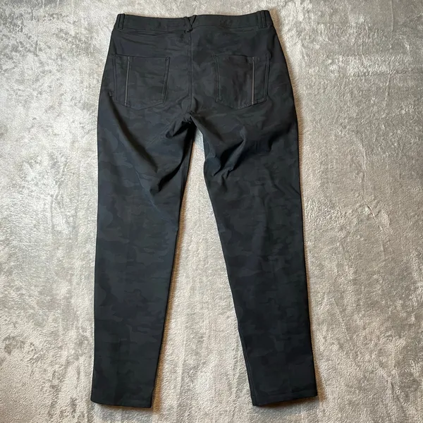 Lululemon Day Trip Boyfriend Pant‎ Lotus Camo Black Size 6 - Image 5