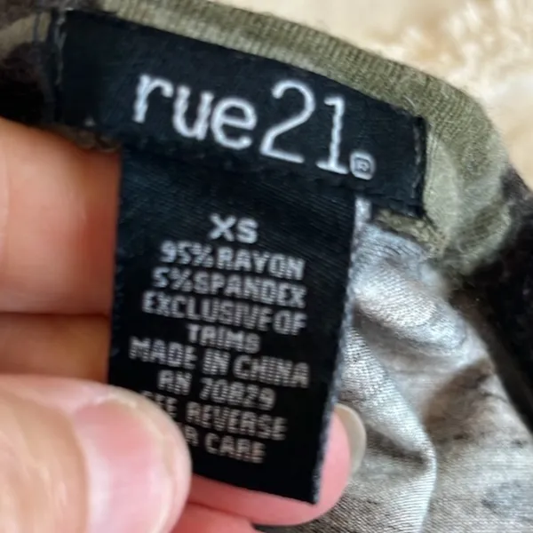 Rue 21 Camo Shirt Knit Long Sleeve Womens XS - Image 6