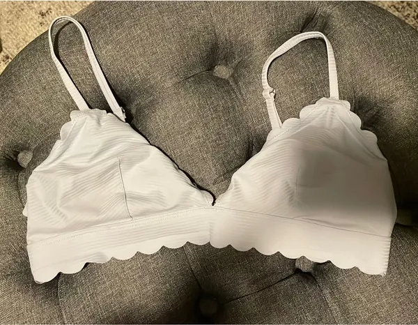 H&M Scallop Shape Bikini Top - Image 3