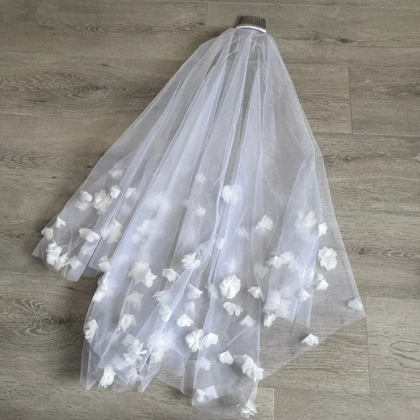 White 3D Floral Applique Tulle Bridal Veil Fingertip Length Single Tier Comb - Image 2