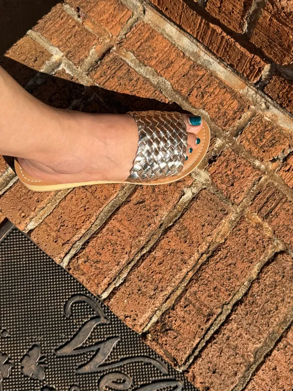 Matisse Beach Pipeline Sandals Gold Metallic Woven Leather Slides Size 8 - Image 5