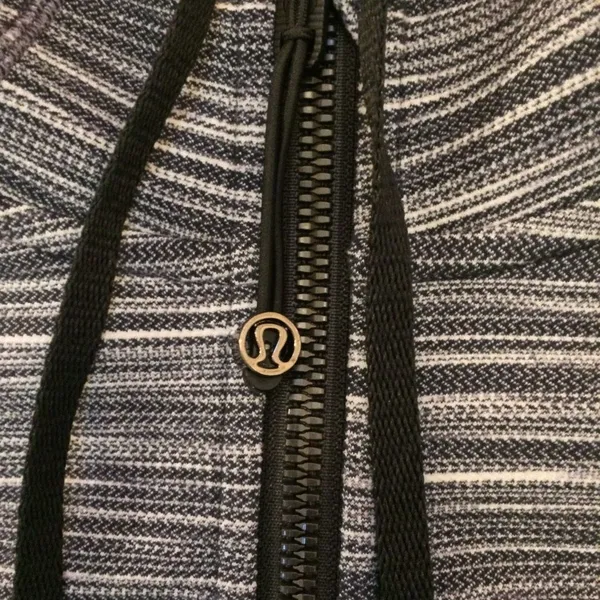 Lululemon define jacket nulu gray size 2 - Image 3