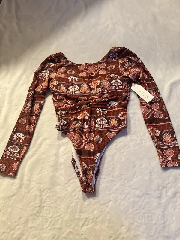Phax Swim Women's Size Medium Twist Front Long Sleeve One Piece Warm Brown NEW - Image 3