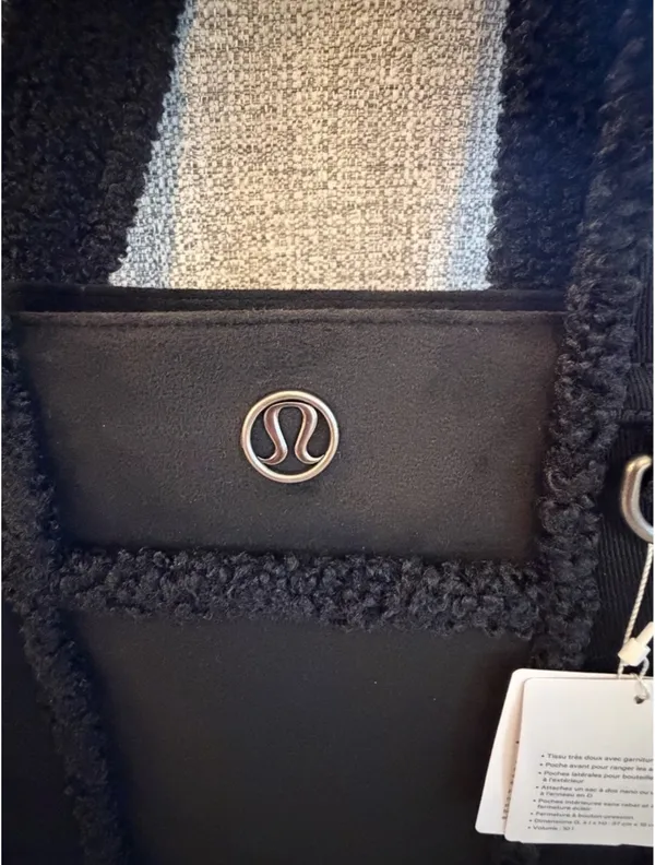 Lululemon Boxy Tote Bag 10L Faux Shearling Trims black sold out online NWT - Image 6