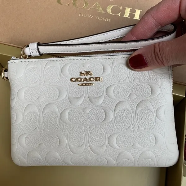Authentic COACH EMBOSSED LOGO ZIP WALLET /2 CHARMS❤️❤️‍🔥 - Image 6