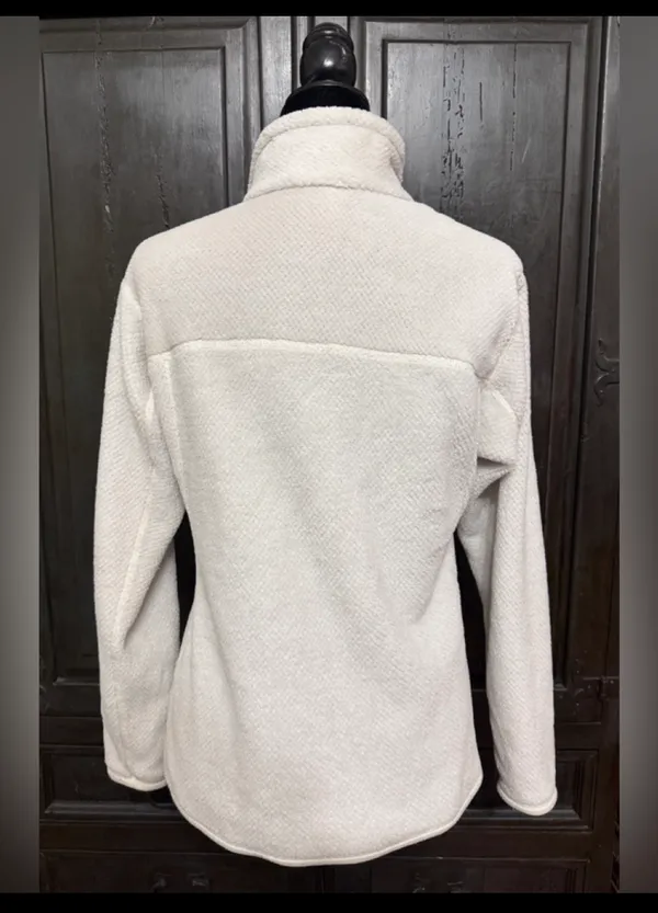 Patagonia Oatmeal Pullover Snap Fleece - size Large. ***refer to measurements for size. Gently Warn and excellent condition. Measurements approximately from armpit to armpit 19.5” not fully stretched out x 25” long. Non-smoking home. Priced at as is condition. Don’t like my price make a reasonable offer! And thank you for checking my closet! - Image 2