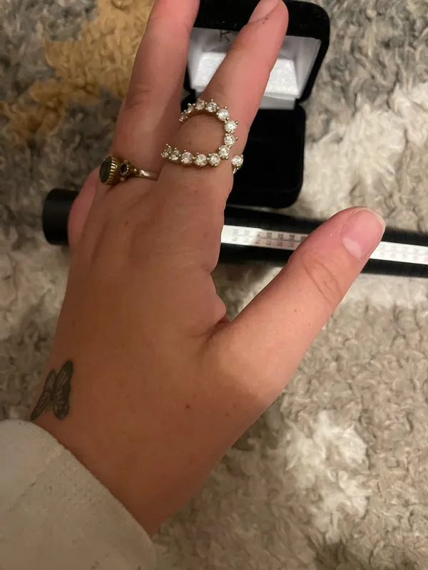 Beautiful, elegant ring Gold Size 5.5 - Image 4