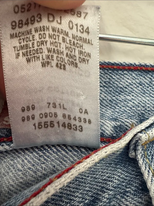 Levis Vintage 2005 Women's 550 Relaxed Tapered Light Blue Denim Jeans 16L - Image 4