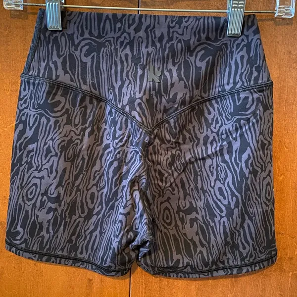 Kamo Fitness Black Printed Cross Waist Shorts - Image 2