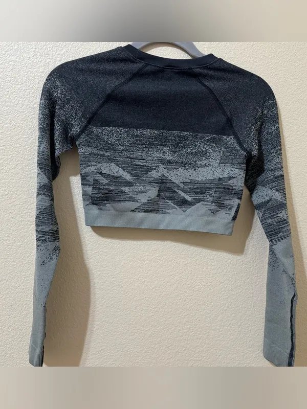 Gymshark Adapt Ombre Seamless Long Sleeve Crop Top size XS - Image 2