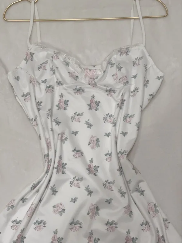 NWT White floral slip dress with lace trim SIZE Small - Image 2