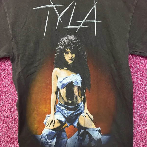 Tyla Graphic Washed T-Shirt Small - Image 3