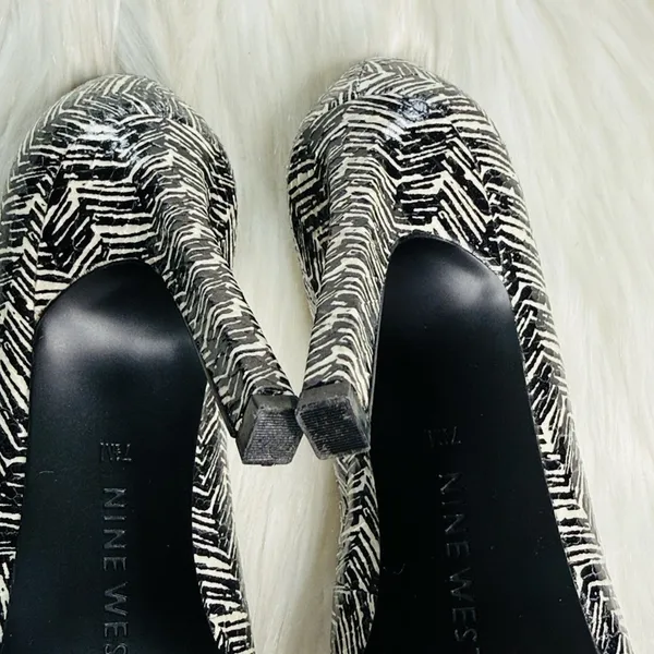 Nine West Black and White Chevron 4” Inch Stilettos - Image 8
