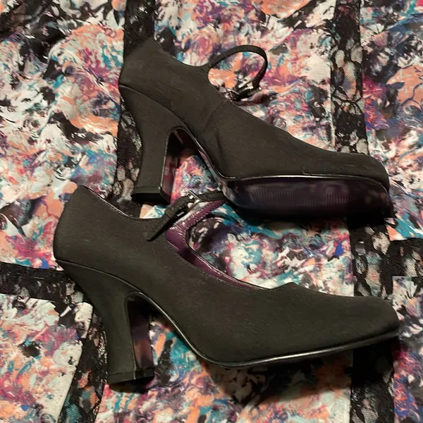 Hocus pocus perfect Vintage Mary Jane’s with purple soles and curved 3 in heels - Image 4
