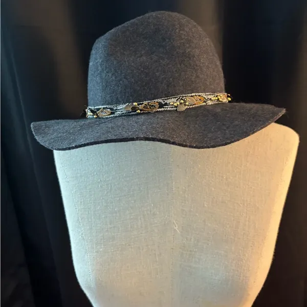 Melrose and Market Gray hat‎ with Gold Accents - Image 3
