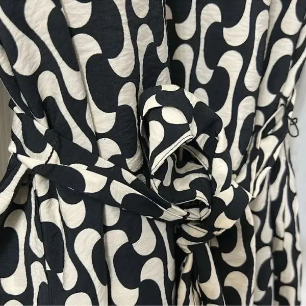 Zara Black & White Printed Mini Oversized Dress(Size Small) - Image 4