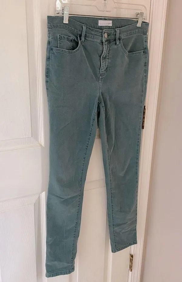 LOFT Skinny Ankle Mid-Rise Jeans in Muted Green - Image 5