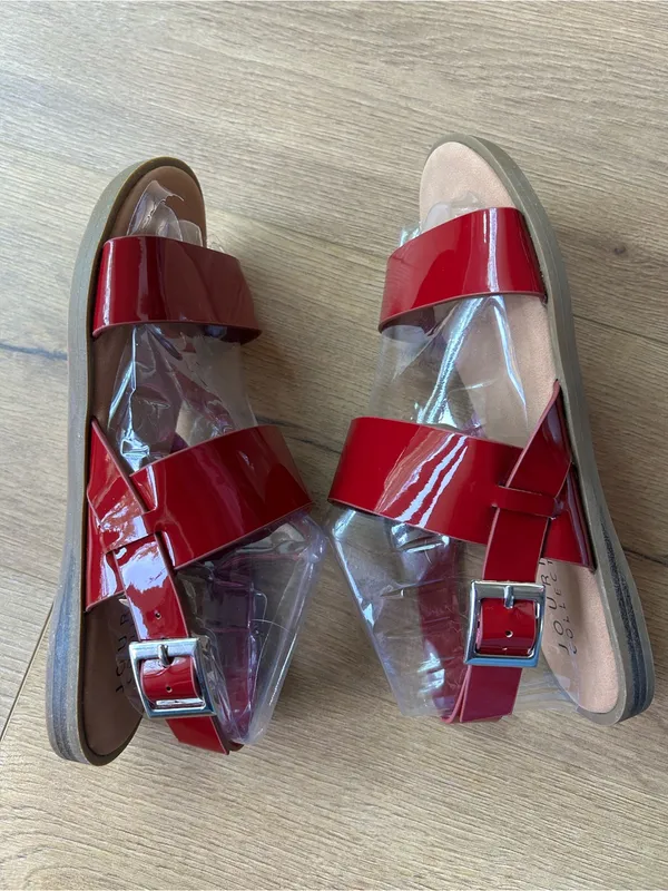 JOURNEE LAVINE MULTI STRAP SANDALS IN STATEMENT SIZE 5.5 Red - Image 10