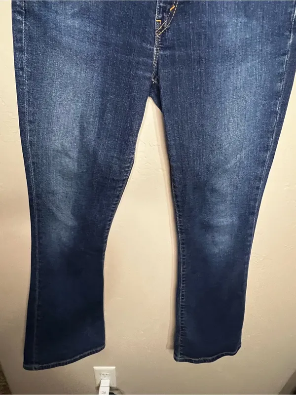 Levi's 524 Vintage Y2K Superlow‎ Stretch Bootcut Short Blue Denim Jeans - Image 4