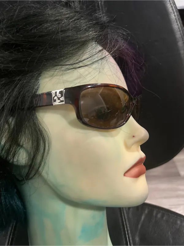 Foster Grant queen Brown Tortoiseshell Women's Sunglasses - Classic Polarized - Image 3