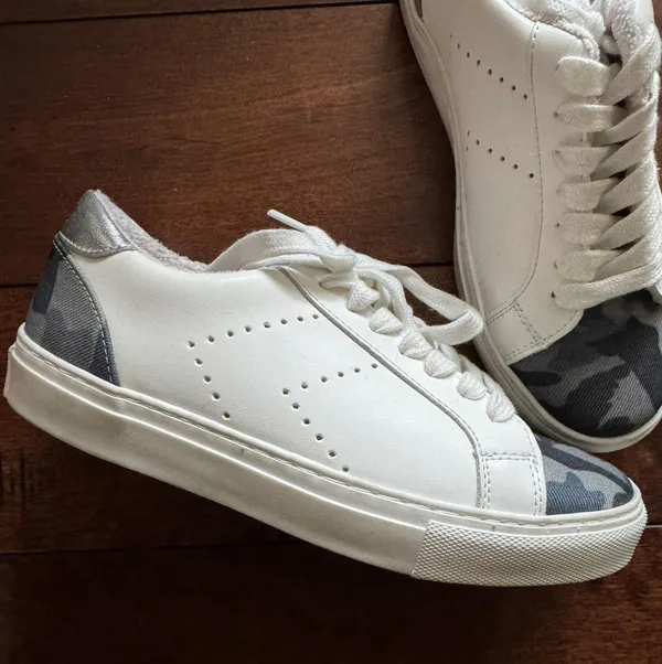 Steve By Steven madden Parody Camo, white, Lace-up Fashion Sneakers Women’s size 7 - Image 2