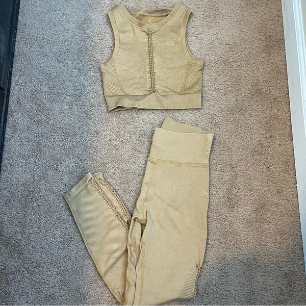 Aerie Offline Yellow Set Leggings & Sports Bra - Image 2