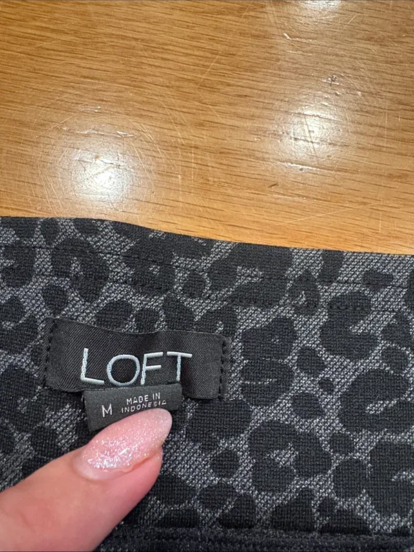 Loft women size medium Black Leopard Print Leggings - Image 2