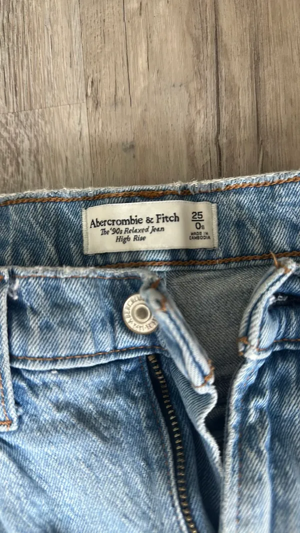 Abercrombie High-Rise Jeans - Image 2