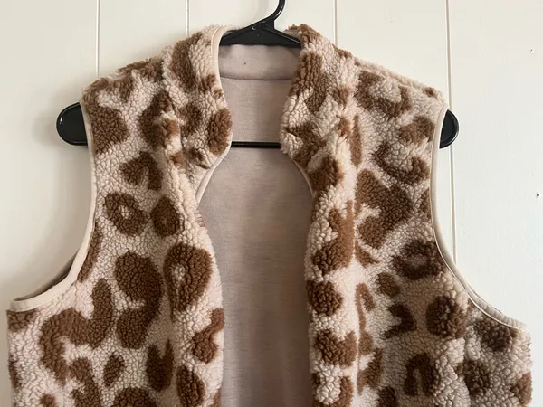 Leopard print vest (Size M) - Image 3