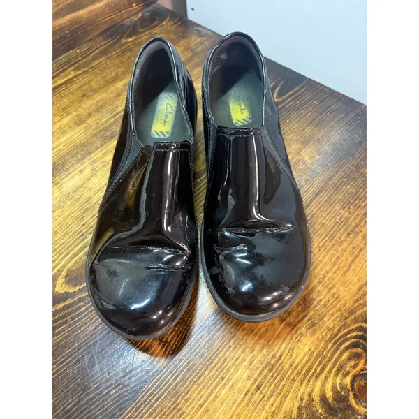Clarks Black Patent Shoes‎ Size 7.5 - Image 3