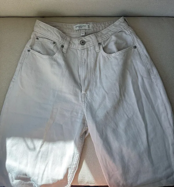 Abercrombie Curve Love The Loose High Rise Jean 25L Tan - Image 2