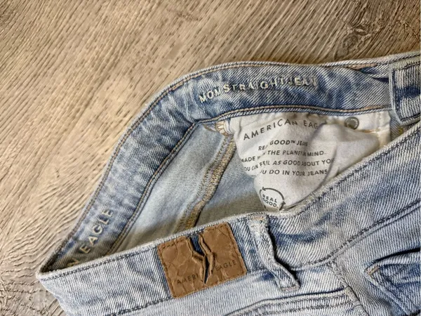•AMERICAN EAGLE• MOM STRAIGHT JEANS - Image 7