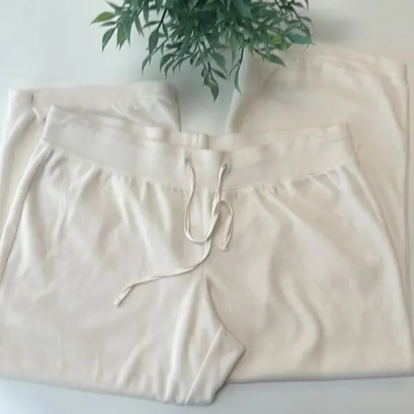 Made for Life soft velvet Capri sweatpants. Size PL. drawstring waist. - Image 2
