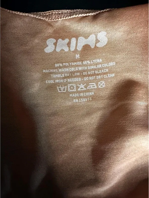 SKIMS Nude Arm Shaper Medium Seamless Sculpt Bolero Sleeve Shapewear NWOT - Image 3
