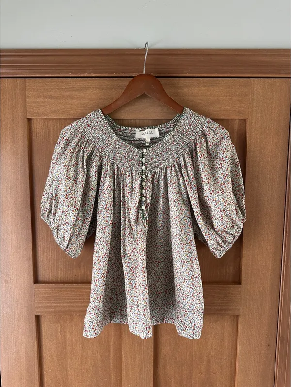 The GREAT. The Honey Top in Cream Mini WildFlower Print Women’s size 1 Small - Image 2