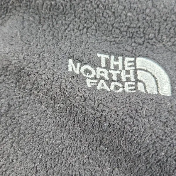 The North Face fleece zip up jacket black Medium fits a‎ Small - Image 5