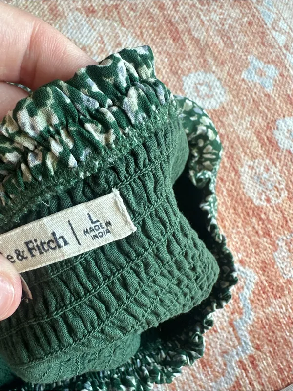 Abercrombie and fitch puff sleeve green floral peasant blouse size large - Image 4