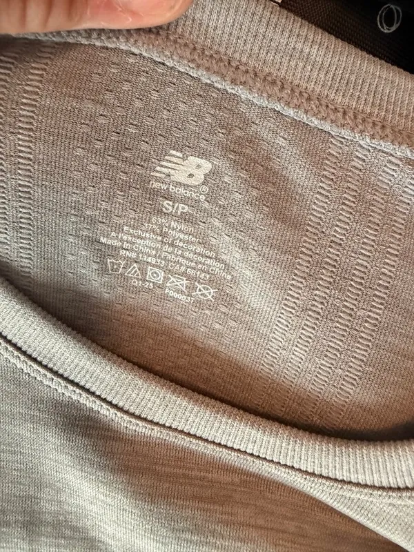 New Balance S Womens Gray Performance T-Shirt Size Small Lightweight Moisture-Wi - Image 2