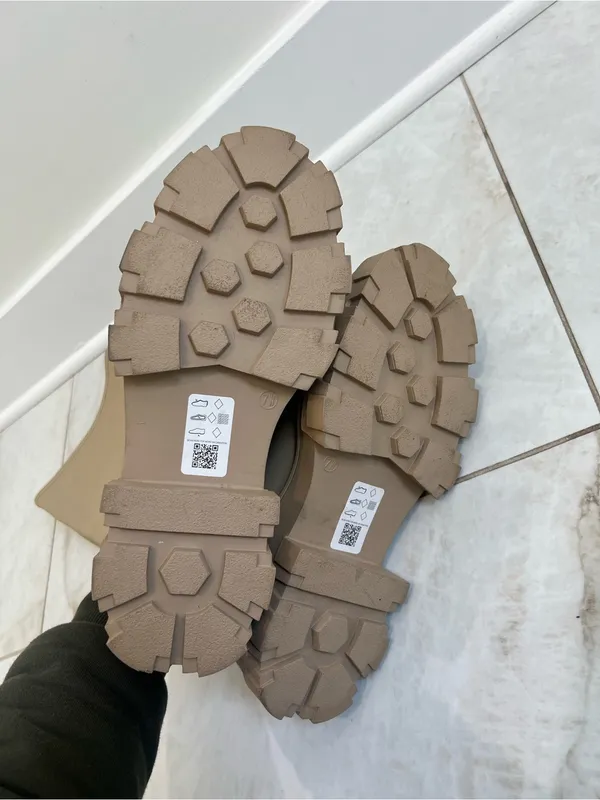 ASOS Design Tan Lug Sole Chunky Boots Size 7 Wide US - Image 5
